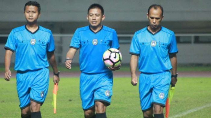 PSSI Dorong Wasit Wanita Pimpin Pertandingan di Liga 1 Kontroversi Wasit di Pertandingan Liga 1