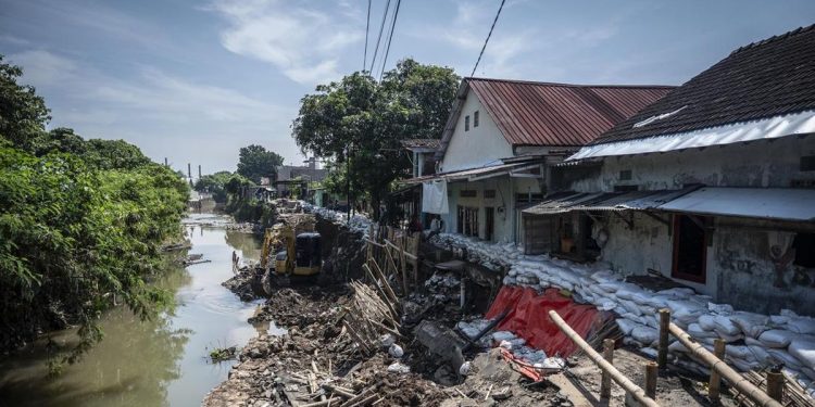 41 Meter Jalan Menghilang di Semarang Setelah Hujan Lebat