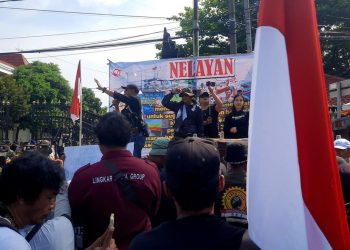 Demo Nelayan Pati tentang Harga BBM, Bupati dan DPRD Bertemu Massa