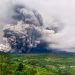 Gunung Semeru Erupsi Lontarkan Awan Panas Guguran pada Sabtu Malam