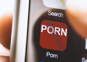 Polisi Tangkap Penyiar Live Konten Porno di Media Sosial