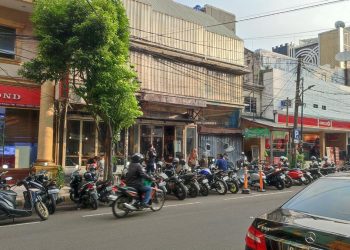 Pemprov DKI Tertibkan Parkir Ilegal di Blok M, 13 Juru Parkir Ditemankan