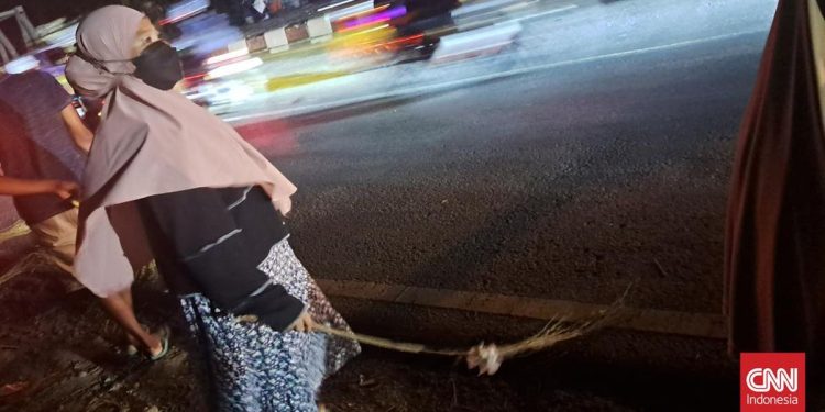 Penyapu Koin Jembatan Kali Sewo Indramayu Meninggal Tertabrak Kontainer