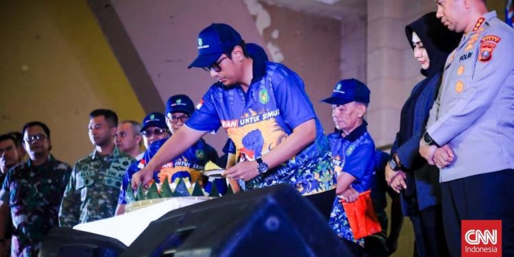 May Day Buruh di Medan dengan Joget dan Potong Tumpeng Bersama Walikota