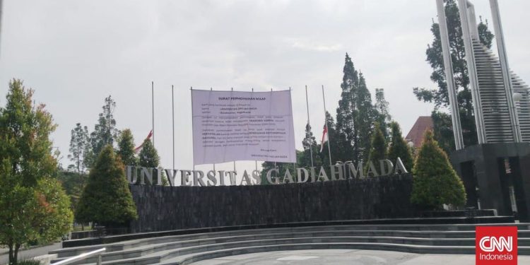 Spanduk Viral Dicopot di Gerbang Kampus UGM