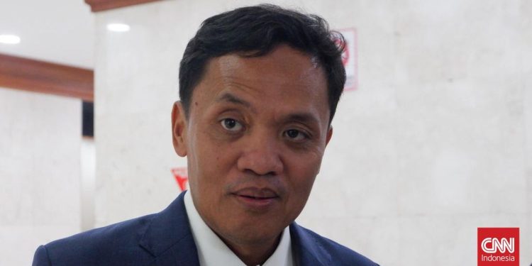 Gerindra Tindak Anggota DPRD Jember Main Game dan Merokok saat Rapat
