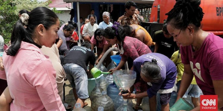 Warga Tasikmalaya Bertahan Hidup Mengandalkan Air Masjid di Musim Kemarau