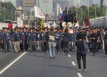 Mahasiswa Di DPR Demo Ribuan Soroti APBN dan MBG