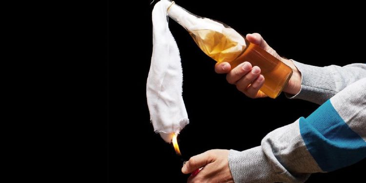 Polda Metro Tetapkan Tersangka Pembawa Molotov ke Aksi Demonstasi Mahasiswa