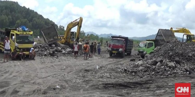 Bupati Tertibkan Penambangan Pasir di Semeru Lumajang