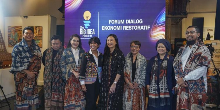 Perempuan dan Energi Menurut Sherly Tjoanda dan Diana Kusumastuti
