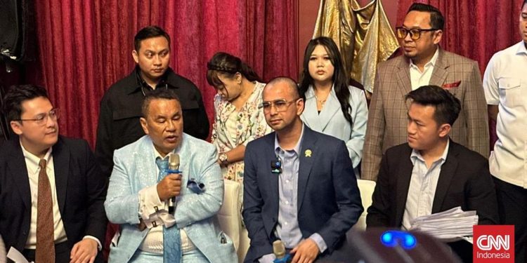 Saksi Kunci Ungkap Cerita Foto di Depan Kantor Blueray