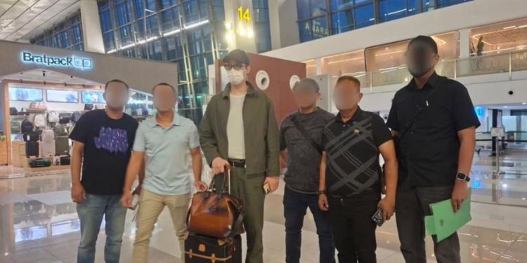 Kejagung Tangkap Buronan Kasus Batu Bara Setelah Kembali dari Singapura