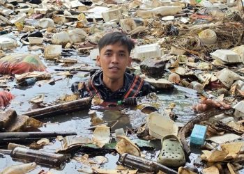 Sampah Menutupi Aliran Sungai Bersejarah Kesultanan Banten