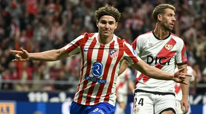 Gelandang Barcelona Sarankan Julian Alvarez Menolak Tawaran Arsenal