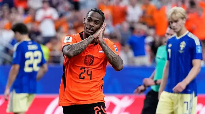 Liverpool dan Manchester United Berebut Crysencio Summerville