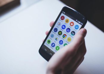 Edaran Batasi Penggunaan Gadget di Sekolah oleh Mendikdasmen