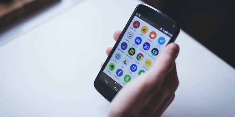 Edaran Batasi Penggunaan Gadget di Sekolah oleh Mendikdasmen