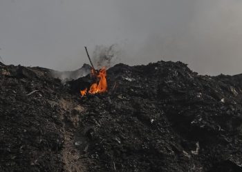 Karakteristik Kebakaran TPA Jatiwaringin Serupa dengan Lahan Gambut