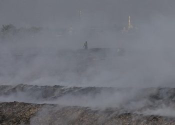 Kebakaran TPA Jatiwaringin Menunjukkan Kegagalan Sistem Open Dumping Sampah