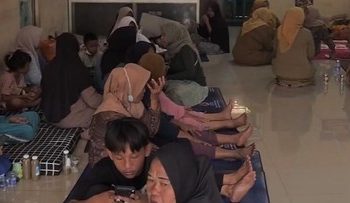 Asap TPA Jatiwaringin Masih Tebal, Puluhan Warga Terpaksa Mengungsi