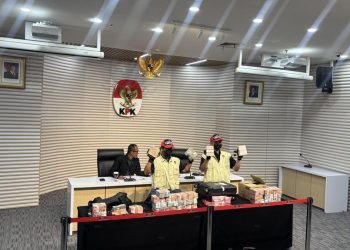 Anggota Polri Bersama Ayahnya Diduga Peras Bupati Pemalang
