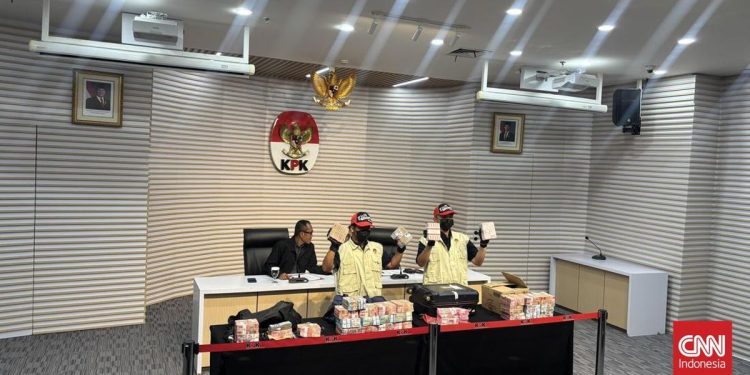 Anggota Polri Bersama Ayahnya Diduga Peras Bupati Pemalang