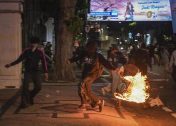 Dugaan Massa Bayaran Pancing Kericuhan Demo di Surabaya oleh KontraS