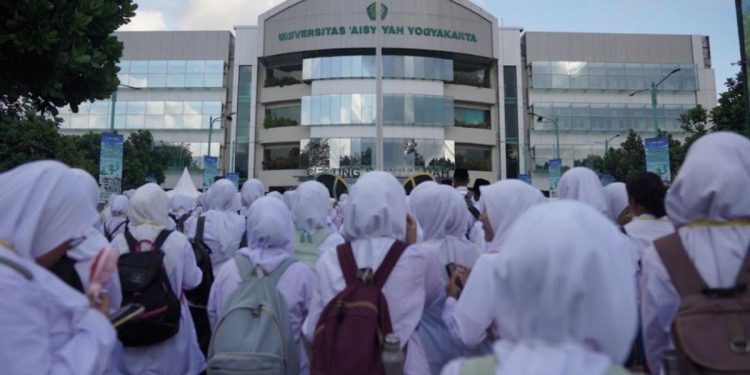 Viral Mahasiswa Unisa Yogya Menggunakan Busana Wanita Masuk ke Toilet Mahasiswi