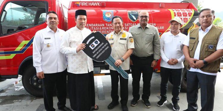 Serah Terima Kendaraan Tangki Air Multifungsi kepada Pemkab Aceh Tengah