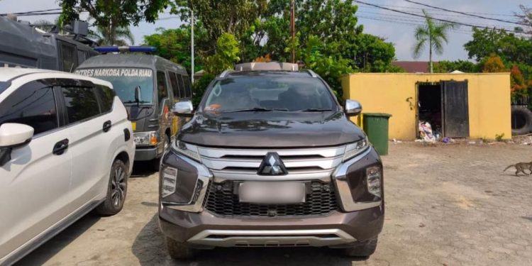 KPK Mengambil Pajero Sport dari Istri Bupati Kuansing