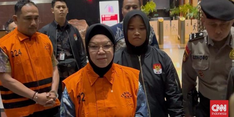 Bupati Sukoharjo Etik Suryani Ditahan KPK
