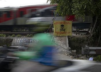 Mobil Terserempet Kereta Api di Perlintasan Bantul