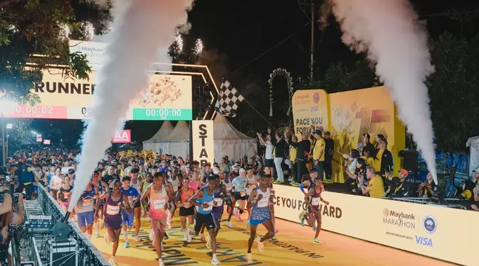 Lari dan Pungut Sampah, Pelari di Maybank Marathon 2026 Tinggalkan Jejak Hijau