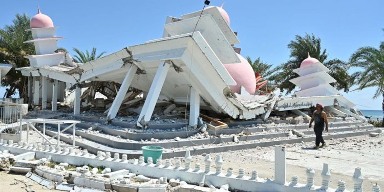 Gempa M 5,8 Guncang NTT Kembali, Warga Panik Evakuasi dari Rumah
