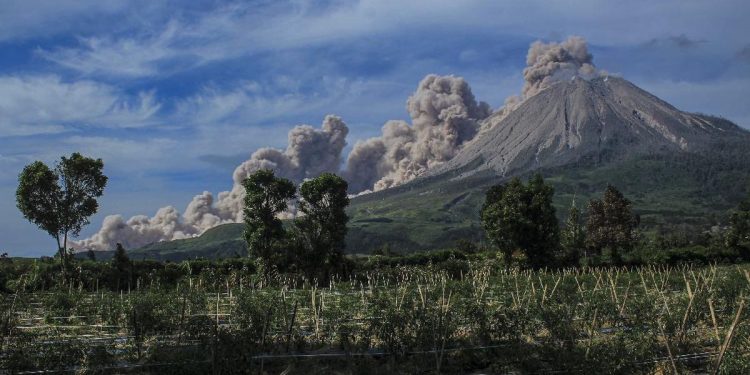 Aktivitas Sinabung Meningkat, Pemerintah Karo Kirim Imbauan ke Warga