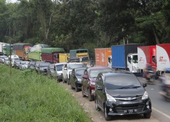 Macet Panjang Dua Pekan Jalintim Sumatra di Palembang dan Jambi