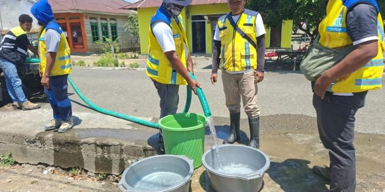 Kementerian PU Kirim 8000 Liter Air Bersih ke Halmahera Timur