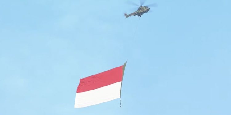 Aksi Drone dan Pesawat F-16 Menghadirkan Bendera Raksasa di Merdeka Run 2026