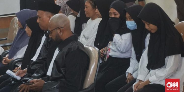 Mengantar Anak ke Tempat yang Mengerikan