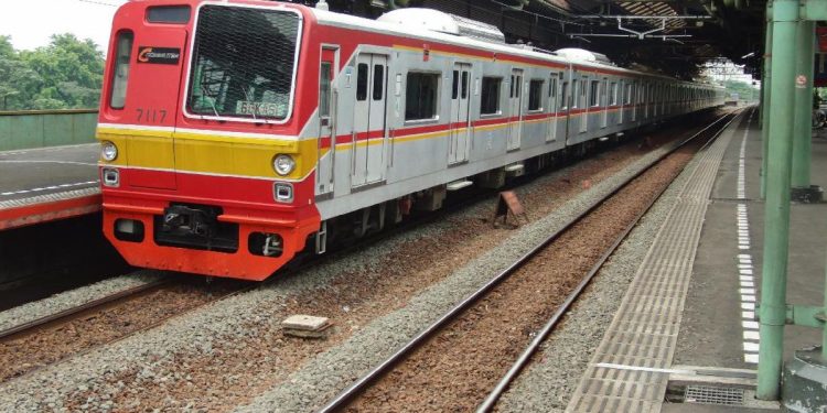 Operasional Kereta Daop 1 Jakarta Aman di Tengah Abu