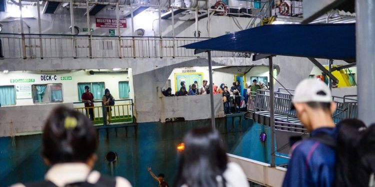 Larangan Kapal Mendekat Dalam Jarak 3 Kilometer