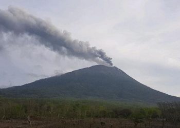 Gunung Ili Lewotolok Erupsi Dua Kali, Kolom Abu Mencapai 700 Meter