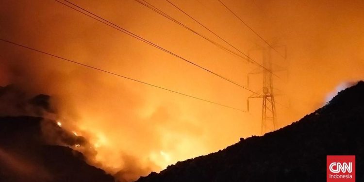 Sutet Terletak di TPA Putri Cempo Solo yang Terbakar