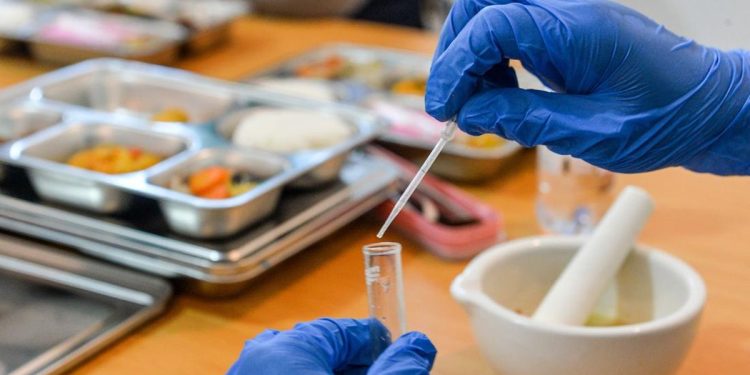 172 Mahasiswa PPDS Unair Keracunan Massal, Sampel Makanan Diuji di Laboratorium