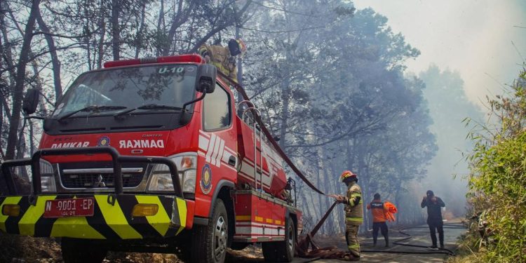 Mobil Pemadam Kebakaran Terbalik di Pangkep Sulsel Mengakibatkan 2 Personel Tewas