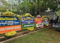 Karangan Bunga Memenuhi Rumah Duka Guruh Soekarnoputra