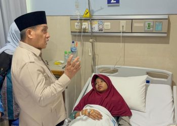 Wamenag Kunjungi Santri Korban Keracunan dan Minta MBG Tetap Dilanjutkan
