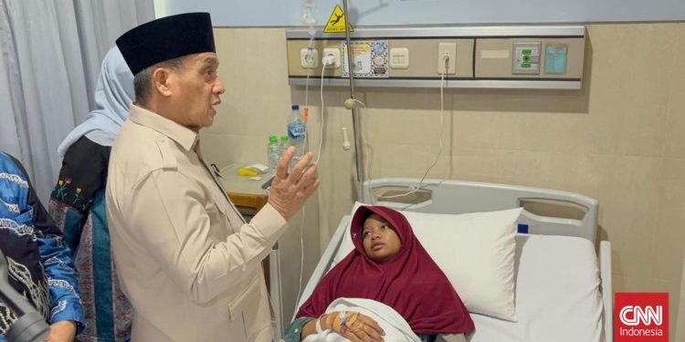 Wamenag Kunjungi Santri Korban Keracunan dan Minta MBG Tetap Dilanjutkan