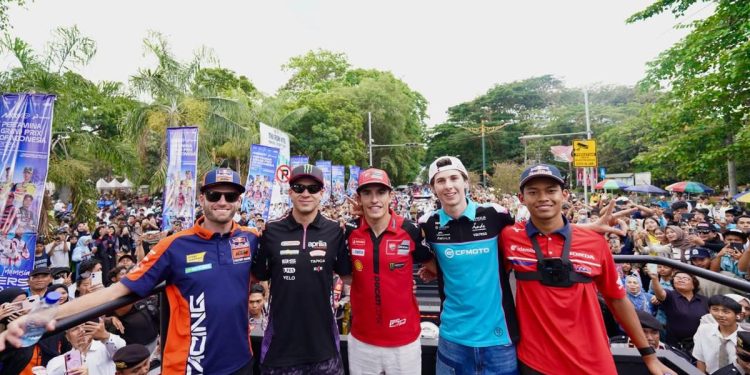 Warga Mataram Antusias Sambut Parade Pembalap Jelang MotoGP Indonesia 2026